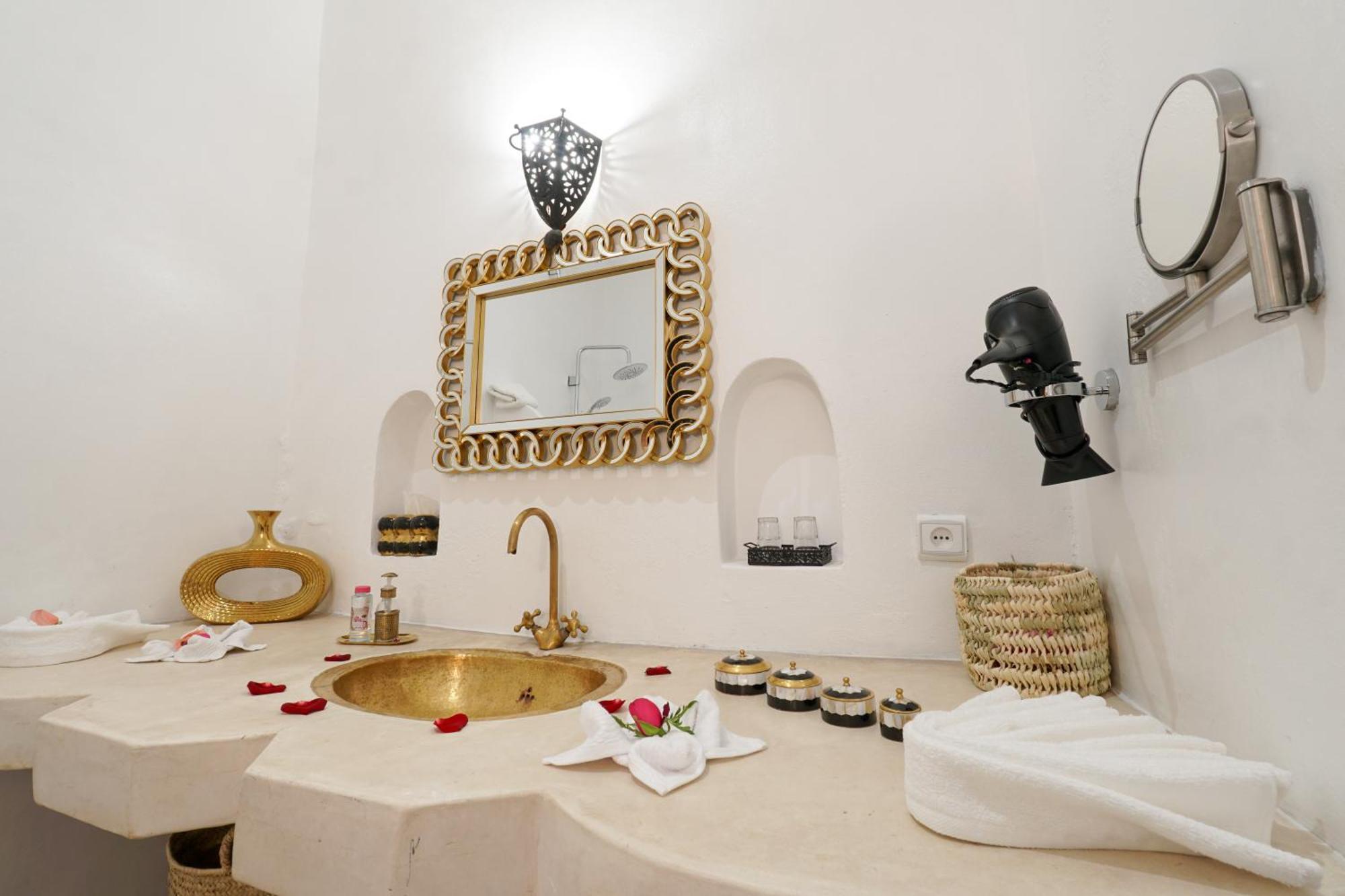 Riad Darna 4 Chambres Avec Piscine Et Petit Dejeuner Маракеш Екстериор снимка
